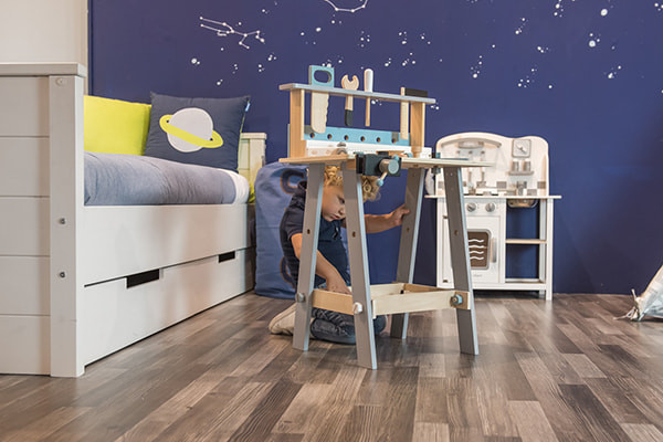 Met handige opbergbak.