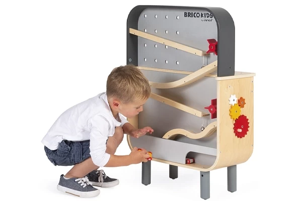 De andere zijde met een autobaan