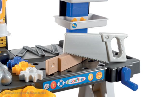 Compleet met zaag, meetlat, bankschroef etc.