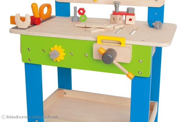 Werkblad met o.a. een bankschroef.