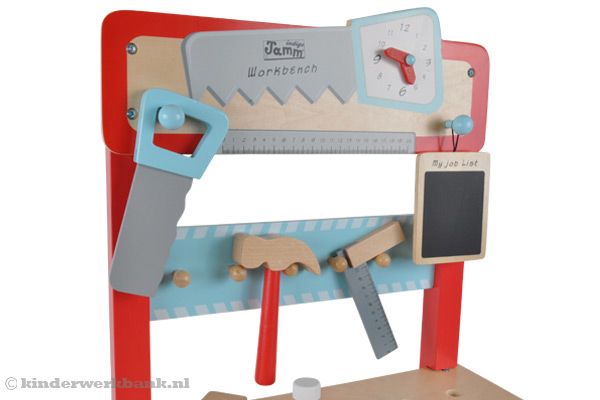Kinderwerkbank met diverse gereedschappen.