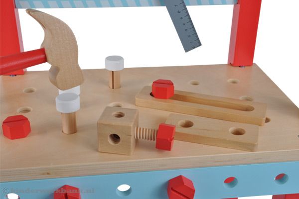 Ruim formaat werkbank.